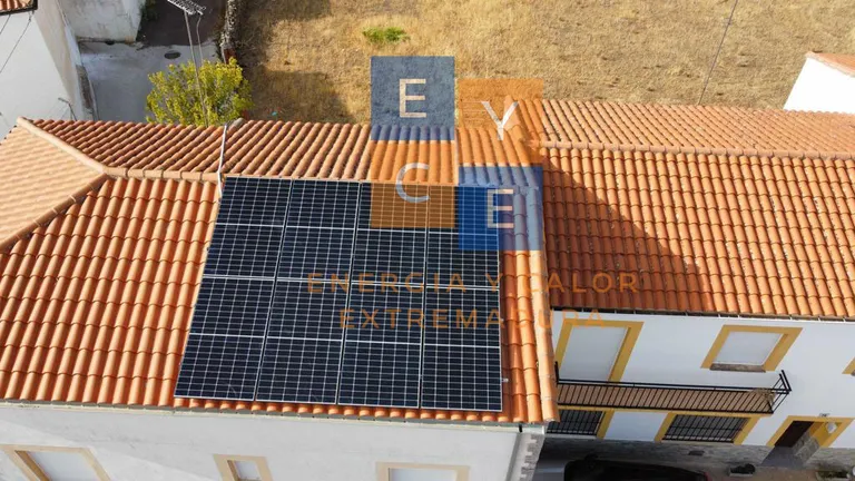 Instalación de sistema fotovoltaico en vivienda de Alía (Cáceres)