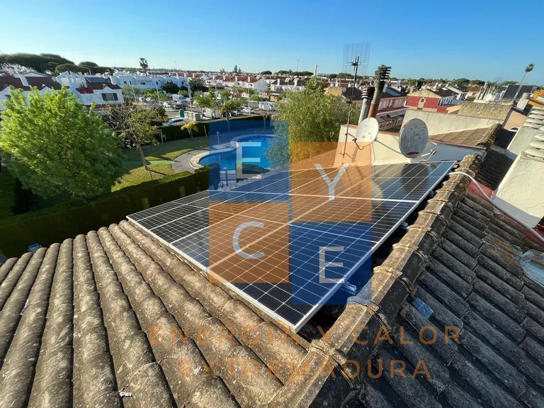 Instalación de sistema fotovoltaico en vivienda particular de Bellavista.