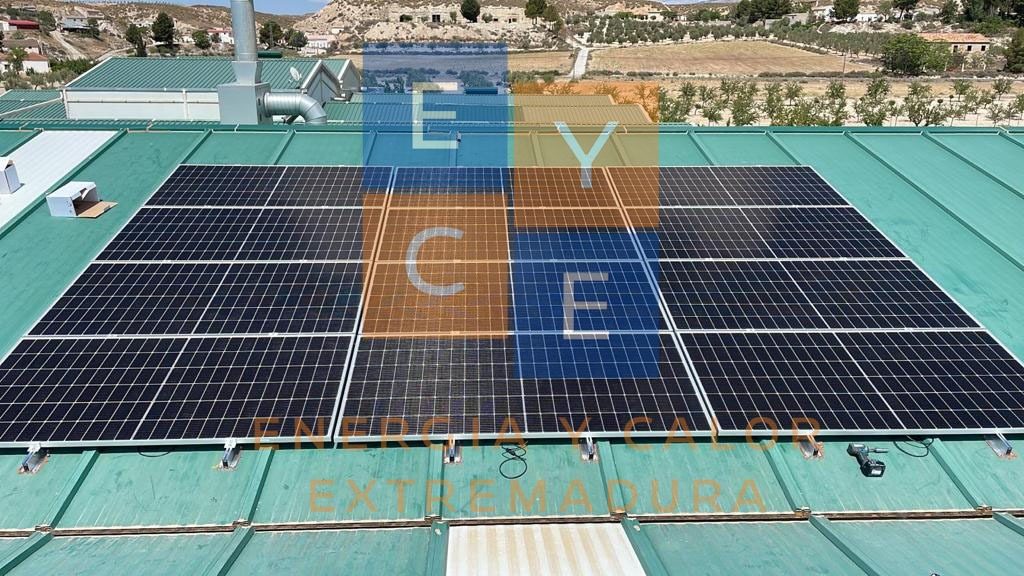Instalación de sistema fotovoltaico en industria de Castillejar (Granada). - feat castillejar2