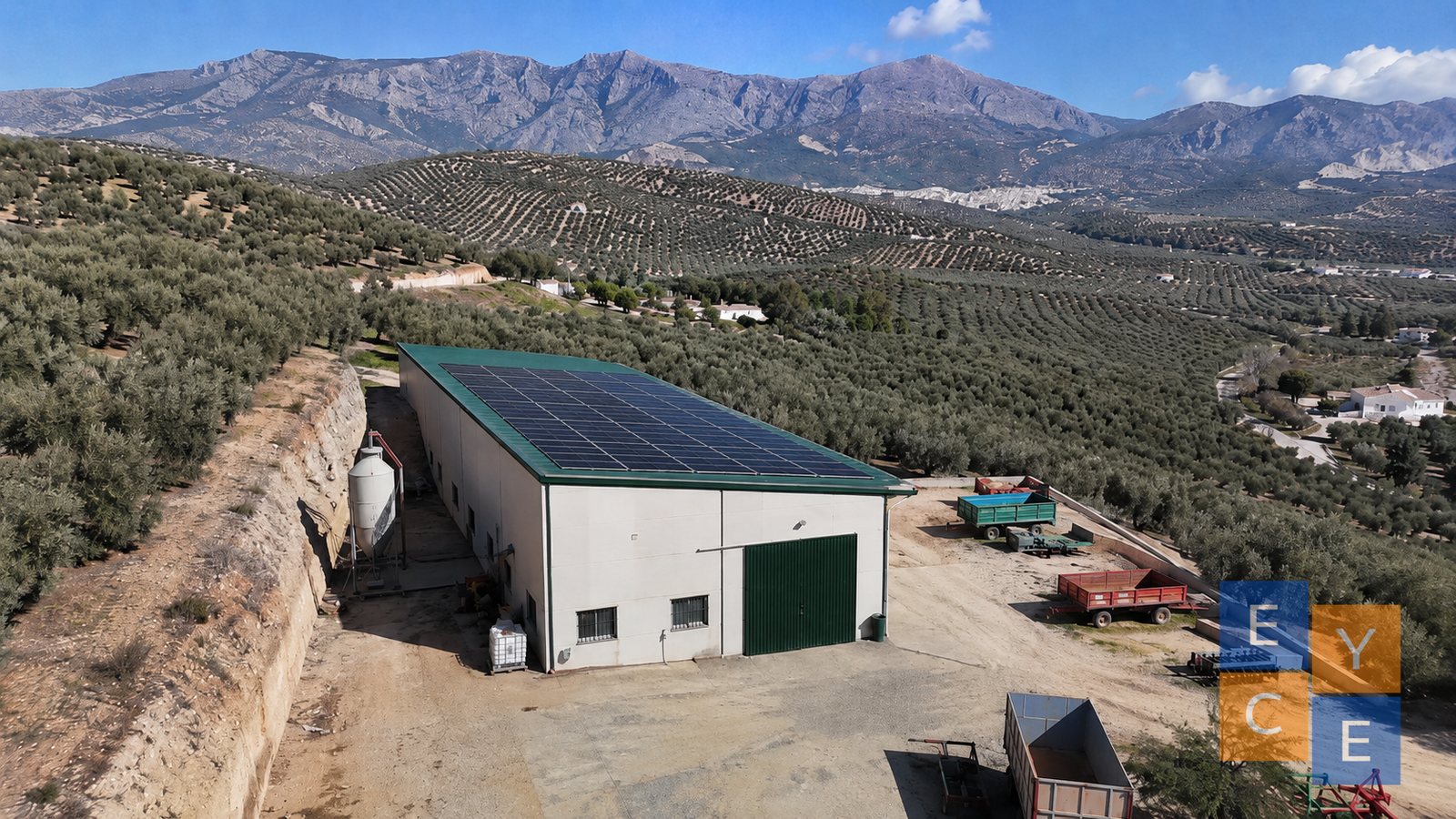Instalación de sistema fotovoltaico en industria de Huelma.